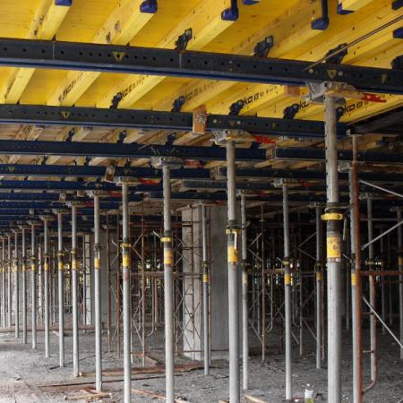 Hohe Anpassungsmöglichkeit auf einer kreuzweise bewehrten Betondecke