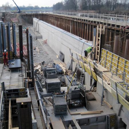 Plavební komora Hluboká