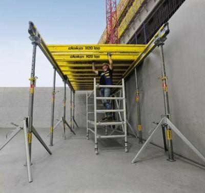 Man setting up Dokaflex 30 tec