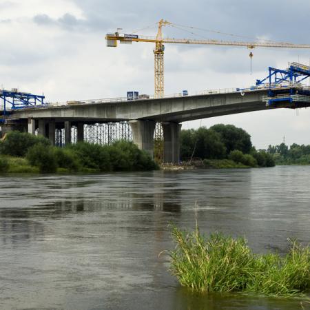 Most přes Vltavu u Prahy