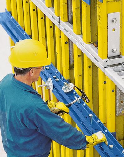 Formwork element connector LZ 9cm in use to connect ready assembled FL20 panels