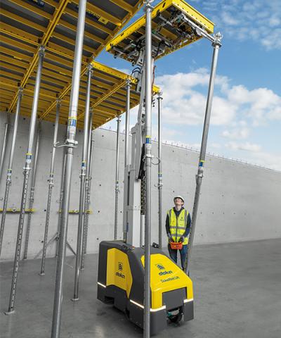 DokaXbot lift on site