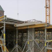 Pre-cast column heads resting safely on two composite formwork beams I tec 20 shored up by two Staxo 40. Foto: Doka