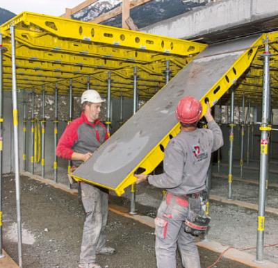 Disponer el elemento Dokadek, engancharlo y levantarlo