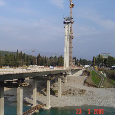 Millennium Pylon híd