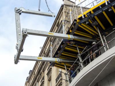 Regulējama galdu transportēšanas dakša 1,3t