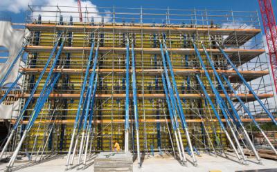 Die Framax Xlife plus überzeugte bei den Stirnfassaden durch die hohen Schaleinheiten von bis zu 13 m, die zeitsparende, einseitige Ankerung und den selbstabdichtenden konischen Anker.