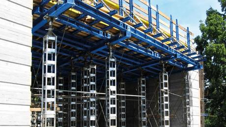 Heavy-duty supporting system DokaShore