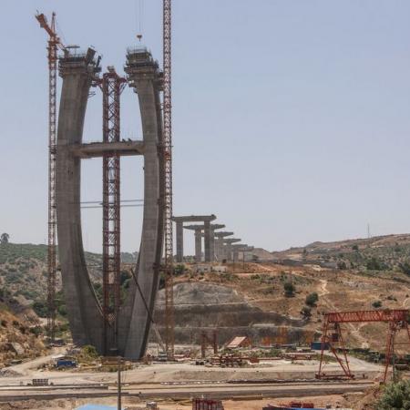 Tuibrug over de rivier Bouregreg Marokko