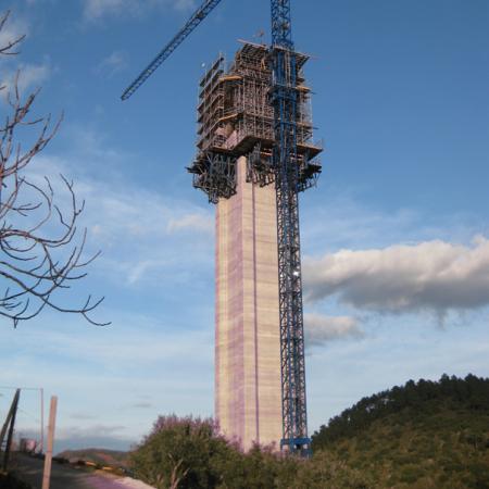 Híd a Tua folyó felett Portugália