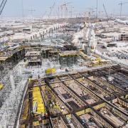  	Kompleks Midfield Terminal
<br />

<br />
Kompleks Midfield Terminal na mednarodnem letališču Abu Dhabi je trenutno eden izmed najbolj impresivnih gradbenih projektov v Emiratih. 
<br />

<br />
Copyright © Doka
<br />
