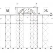 Für sicheres Ein- und Ausschalen der unterschiedlichen Deckenbereiche sind etwa 2,00 m unterhalb der Oberkonstruktion Staxo-Gerüstbeläge vollflächig eingebaut.