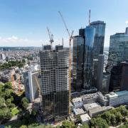 Noch überragt der 200 m hohe „MAIN TOWER“  den „Central Business Tower“. Der misst nach seiner Fertigstellung 205 m und wird dann den Platz als Deutschlands fünfthöchstes Hochhaus übernehmen. Copyright: Doka.