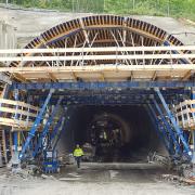 Obr.1: Tunelový systém DokaCC na výstavbu otvorených tunelov umožňuje rýchly, efektívny a bezpečný postup prác.