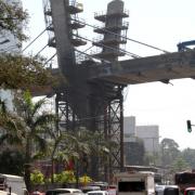 Mumbai’s first metro line is currently under construction. At one point, a bridge takes the new route across the city’s busy Western Express Highway.