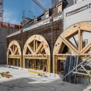 Die Schalung für die Arkadenbögen und -pfeiler waren eine Sonderanfertigung von Doka, sowohl seitens Planungsbüro als auch Fertigservice. Copyright: Riedel Bau
<br />

<br />
