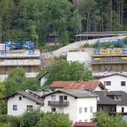 Mit den zwei maßgeschneiderten und hydraulisch gesteuerten Doka-Schalwagen entstehen pro Woche bis zu drei jeweils 12,50 m lange Abschnitte der Autobahn-Einhausung Amras