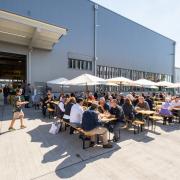 Mehrere hundert Besucherinnen und Besucher erkundeten am Tag der offenen Türe das neue Betriebsgelände der Doka Schweiz