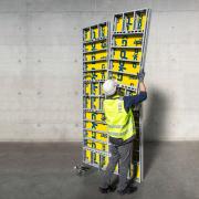 The feather-light universal aluminium framed formwork DokaXlight allows for crane-free handling by one person.
<br />

<br />
Photo: DokaXlight.jpg
<br />
Copyright: Doka