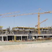 The slabs are being erected by Load-bearing tower Staxo 40 and Dokaflex 1-2-4. Foto: Doka