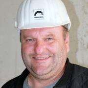 Oberpolier Jörg Schöbinger: „Mit der durchdachten Schalungslösung von Doka konnte ich mich sofort gut anfreunden. Die Schalungsvormontage durch Doka hier auf der Baustelle spart Zeit und entlastet uns ganz erheblich.“
<br />
Foto: Doka