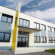 Das Bürogebäude der neuen Doka-Niederlassung W/NÖ/Bgld. in Stetten.
<br />
Foto: Doka