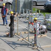 Der Auf- und Abbau im Liegen bringt einen großen Zeitvorteil im Gegensatz zum Auf- und Abbau des stehenden Staxo 40-Turms.