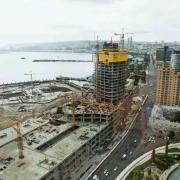 Automatic climbing formwork SKE50 and SKE100 ensure unrestricted construction progress in both highrise buildings during any wind and weather condition. Foto: Doka