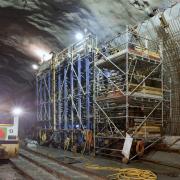 Ausführung der Ulmen des Tunnels mit einer speziellen Schalungskonstruktion aus Abstützböcken und Großflächenelementen Trägerschalung Top 50