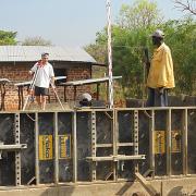 Im Südsudan ermöglicht Doka mit Doka-Schalungssystemen den Bau einer Fachschule für Landwirtschaft.