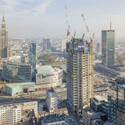 S výškou 310 m sa stane Varso Tower najvyššou budovou v Poľsku. Autorské práva: HB Reavis Poland