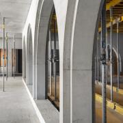 Ein Highlight des Neubaus sind die monolithisch betonierten Arkadenböden in Sichtbeton, mit einem Durchmesser von über 3 Metern und der zweiseitigen Einschnürung von je 10 cm. Copyright: Doka