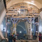 Zügiger Arbeitsfortschritt auch beim Umbau des Schalwagens auf den signifikant verjüngten Tunnelquerschnitt nach dem 14. Betonierabschnitt