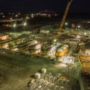 In der kanadischen Provinz Manitoba entsteht am Nelson River das 695-MW-Wasserkraftwerk „Keeyask Generating Station“ mit Schalungspower von Doka.