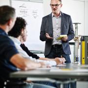 Das Doka-Schalungs-Seminar wendet sich an Entscheider am Bau, wie Arbeitsvorbereiter, Oberbauleiter, Bauleiter, Bauführer, Poliere.