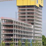 Die Deutsche Doka liefert seit 50 Jahren Schalungen für den Ortbetonbau (im Bild: Skyline-Tower, München)