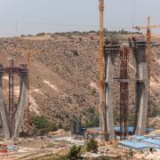 The Bouregreg Bridge ushers in a new era of transport infrastructure in Morocco. Architecturally, it stands out for its two pylons – one 197 m, the other 185 m tall.