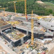 In Darmstadt entsteht das Teilchenbeschleuniger-Zentrum FAIR. Bei der gigantischen Baustelle sind auch Züblin und Doka mit von der Partie. 
<br />

<br />
Foto: Doka 
<br />
