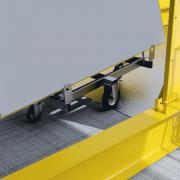 Nájazdová rampa umožňuje bezpečný a jednoduchý prechod medzi plošinou a stavebnou konštrukciou. 
