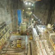 La caverne,  l'une des plus grandes cavernes artificielles au monde avec ses 194 x 32 x 52 m, accueillera les six pompes-turbines de la centrale.