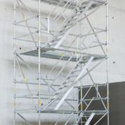 Der Treppenturm lässt sich mit gleichlaufenden (Foto) oder wechselseitigen Treppenläufen aufbauen.
