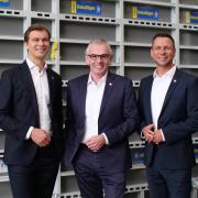 Führen Doka Deutschland in die Zukunft: COO Markus Hlawatsch, CEO Fabian Kohlbecker und CSO Joachim Immerz (v.l.n.r.). | Copyright: Doka
<br />
