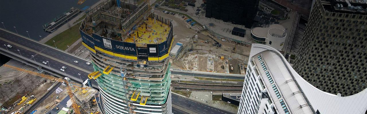 Höchste Arbeitssicherheit hoch über Wien dank dem Doka Schutzschild Xclimb 60