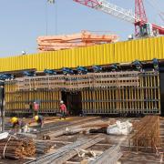 Doka automatic climbing formwork reduces the required crane time and therefore contributes significantly to saving time and money.