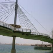 The bridge design resembles a necklace with interlocking ellipses. Copyright: Doka