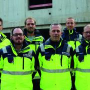 Doka engineering consultant Michael Stümpel with the men from Zechbau GmbH. Project Manager Tillmann Bayer, Construction Manager Vincent von Hünerbein, foreman Ignaz Stegmann, foreman Zoltan Bodnar, Technical Director Harald Drexler are all thoroughly satisfied with the formwork solution from Doka. (left to right)
<br />
Copyright: Arge Föhrenpark.