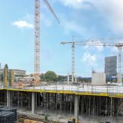 Seit Sommer 2023 wird auf dem Geländes des ehemaligen Wriezener Bahnhofs der EDGE Friedrichspark gebaut. 2026 soll das Projekt fertiggestellt werden.
<br />

<br />
Foto: EDGE Friedrichspark Berlin_5_Copyright@Doka