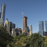 Central Park South (3).jpg
<br />
Na južni strani parka Central Park se gradi najvišja stanovanjska stavba na svetu.
<br />
Fotografijo: Doka GmbH
<br />
