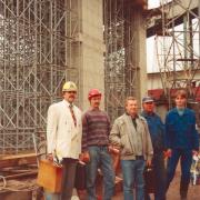 1996: Při budování elektrárny Poříčí byly nasazeny desítky nosných věží a kompletů stěnových bednění. Další bednicí systémy pomohly stavbu dokončit. 