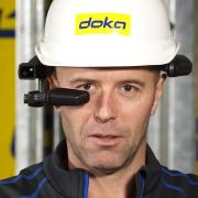 Der Remote Instructor ermöglicht den effizienten Austausch zwischen Kunden und Doka-Experten und ist auch freihändig via Head-mounted Tablet einsetzbar.
<br />

<br />
Foto: Remote Instructor.jpg
<br />
Copyright: Doka
<br />
